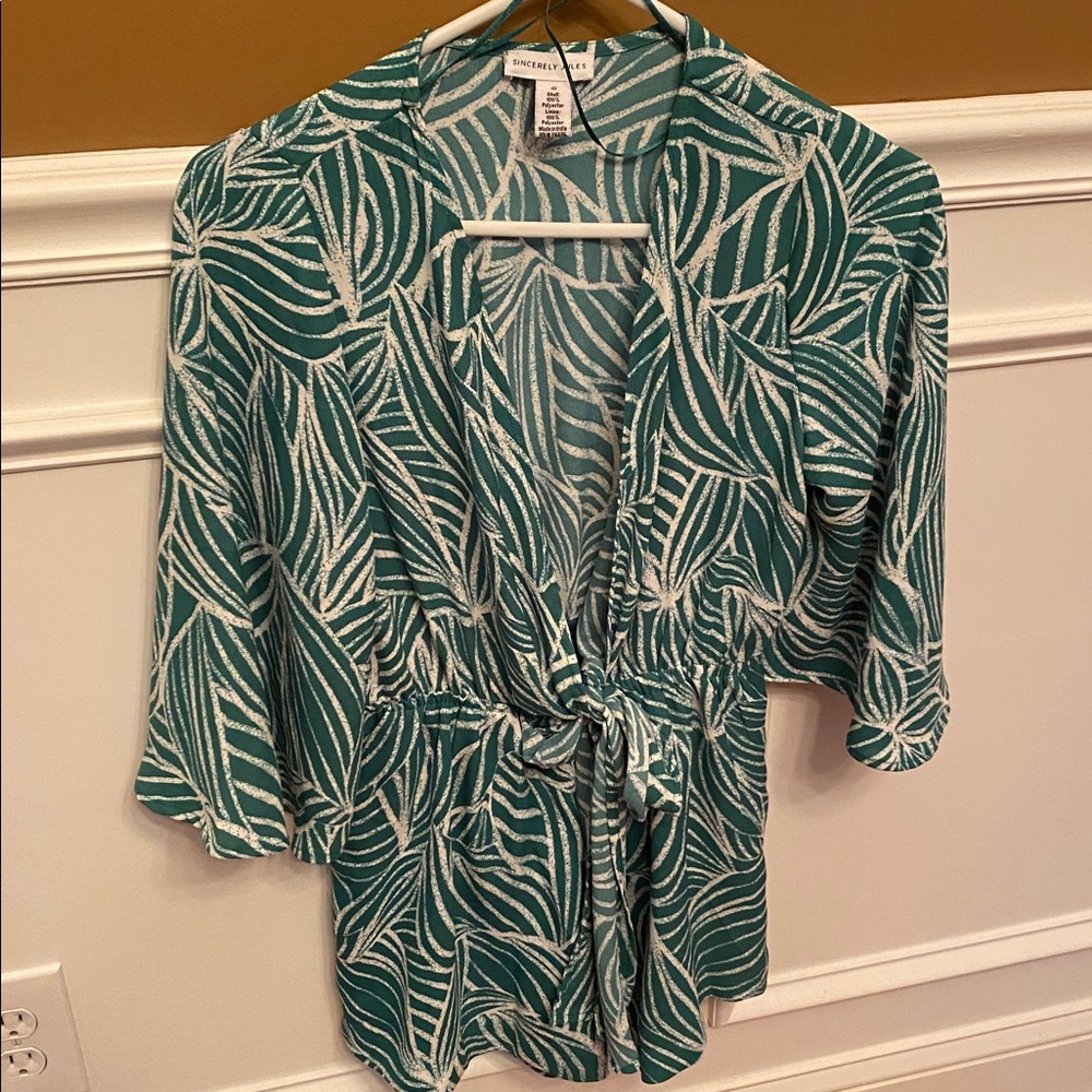 Sincerely Jules Green and White Leaf Print Shorts Romper / Sz S EUC